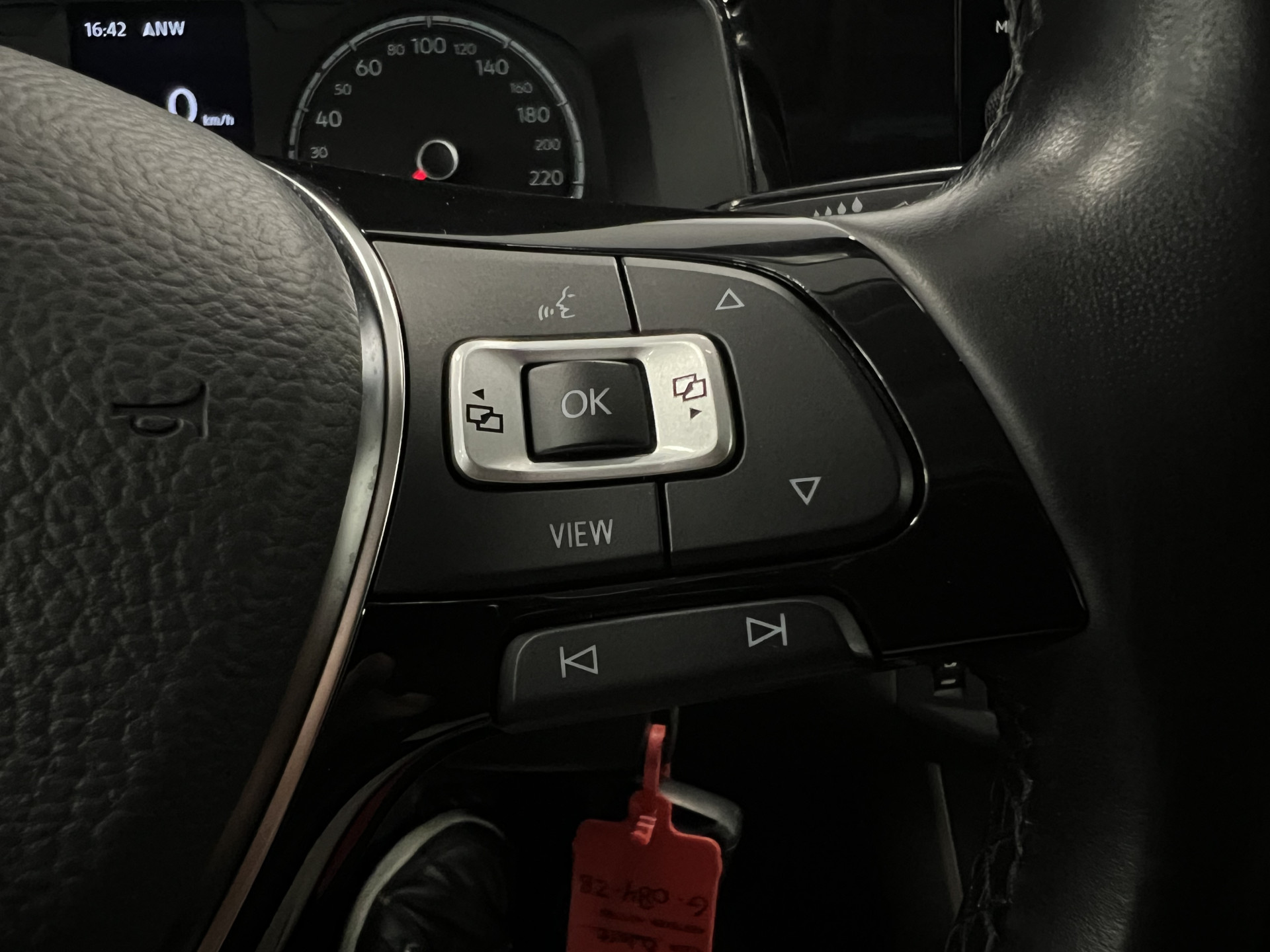 46497700-24.jpg