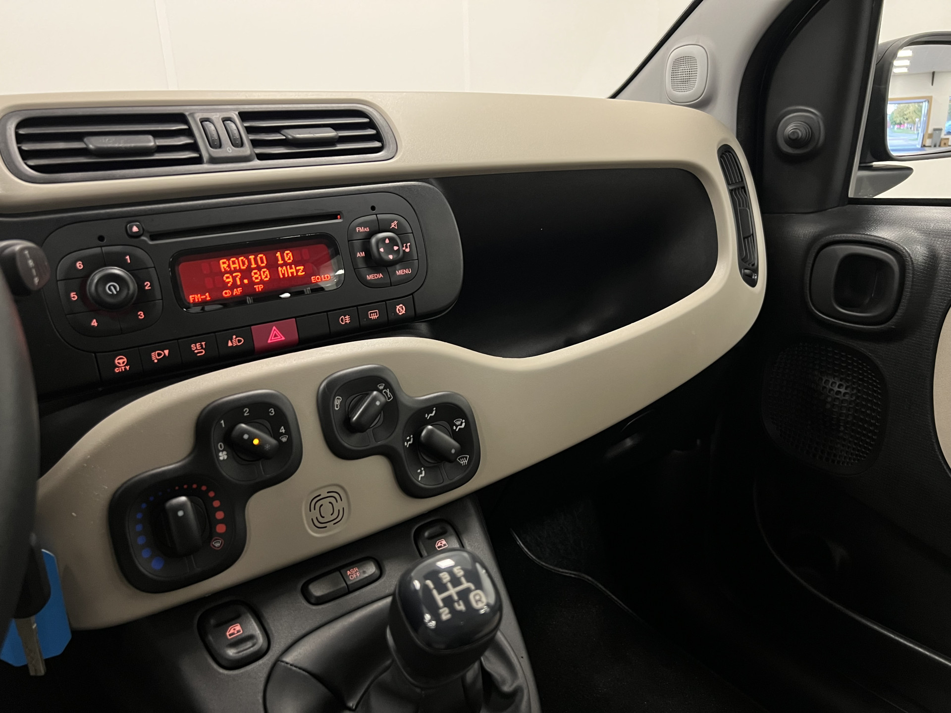 47510675-10.jpg