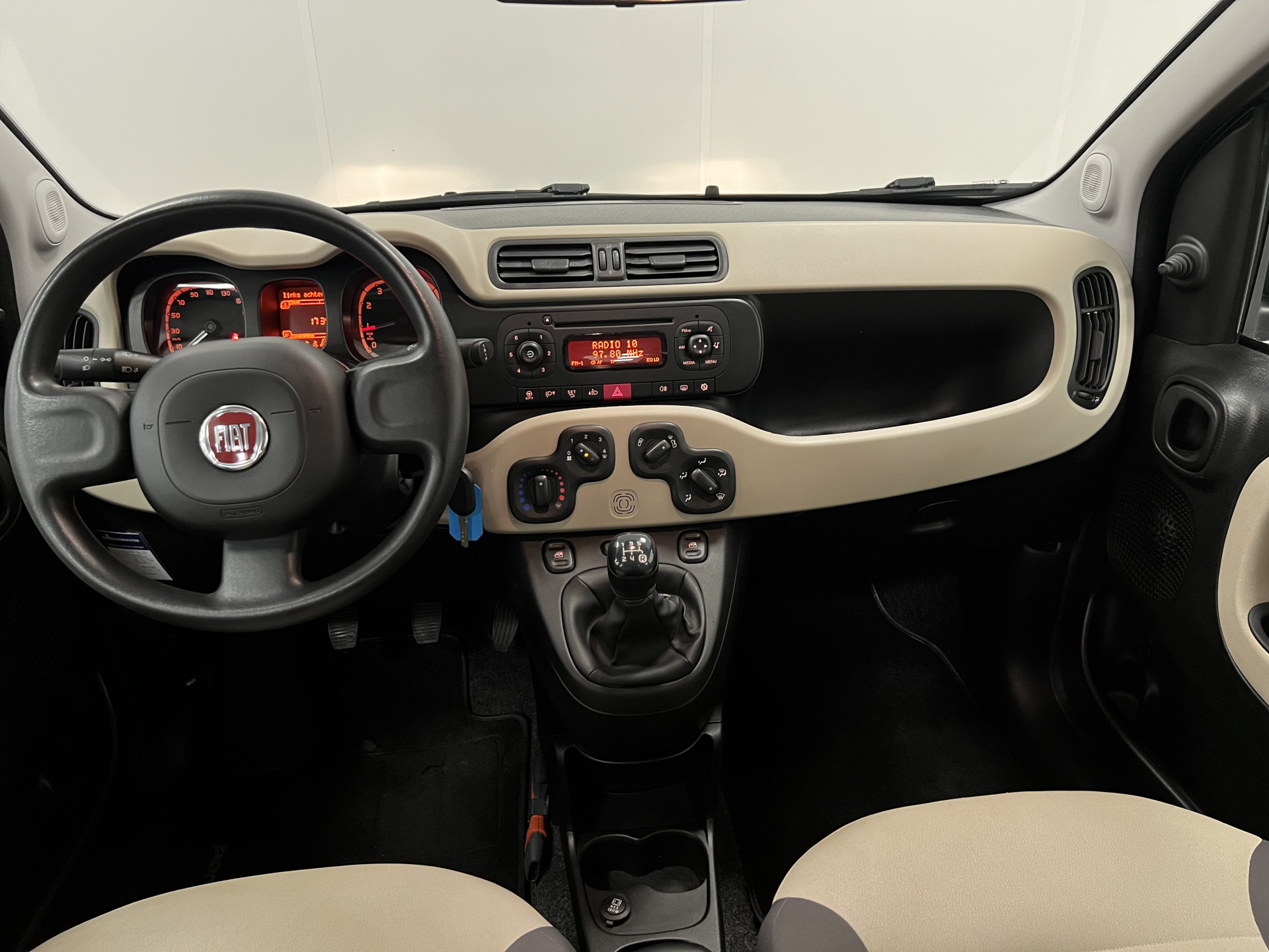 47510675-6.jpg