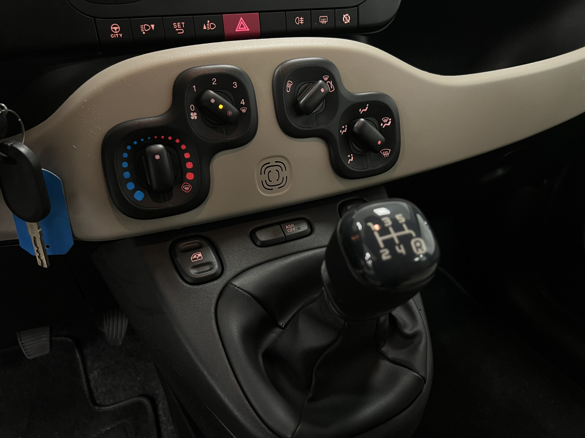 47510675-7.jpg
