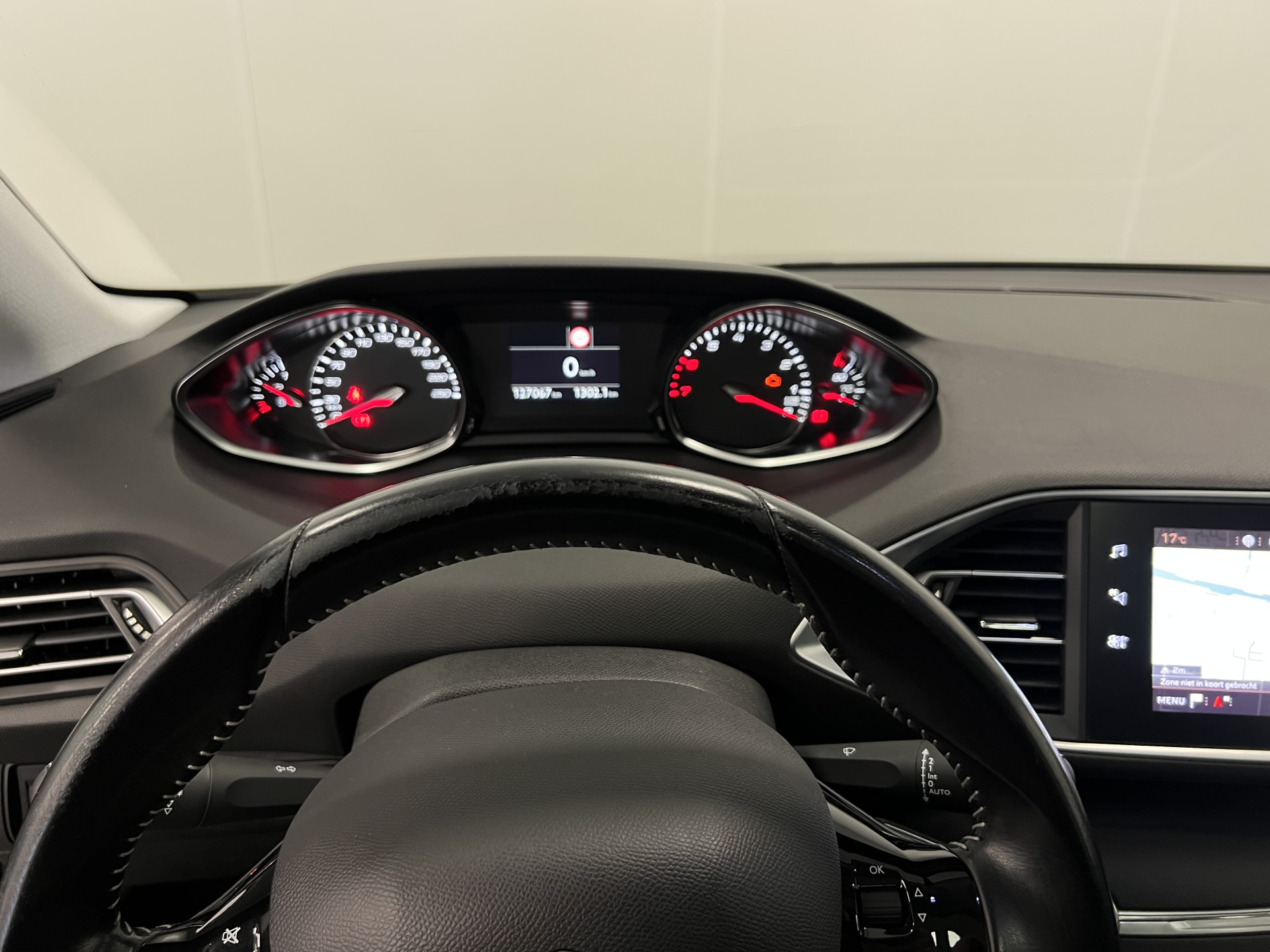 48102990-19.jpg